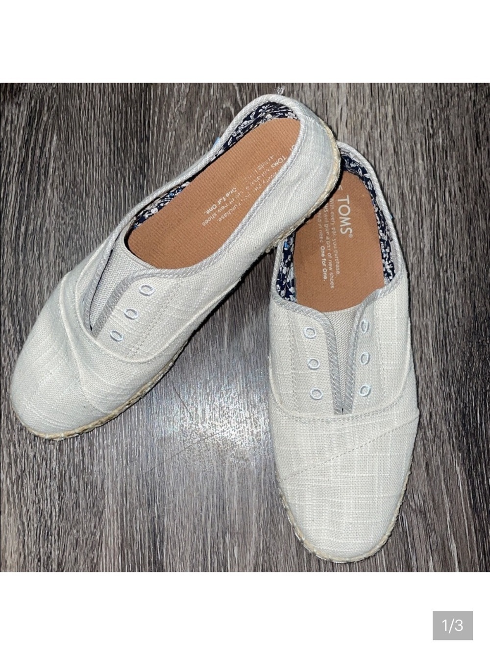 TOMS Slip-On Moccasins in Light Beige Canvas